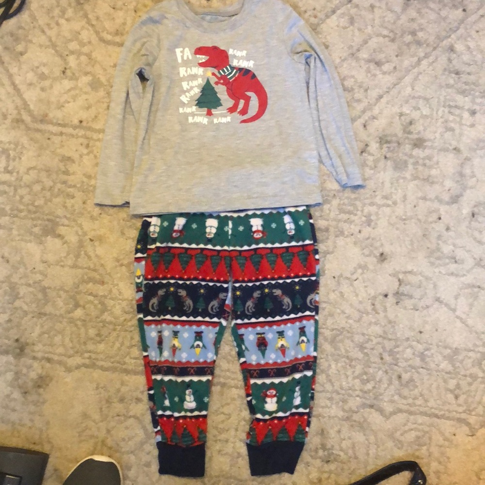 Boys holiday pajama set size 4T - Picture 5 of 5